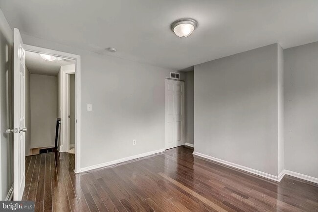 Building Photo - 915 W Lombard St