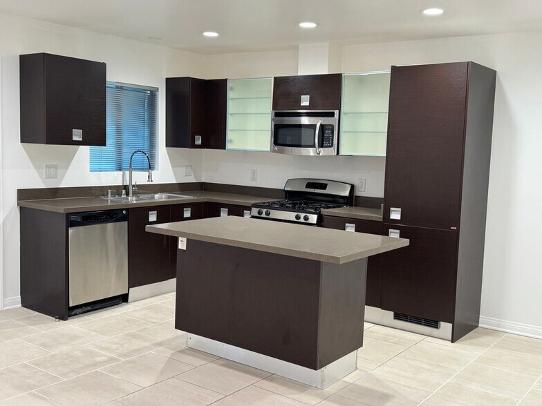 Building Photo - 9100 Whitworth Dr