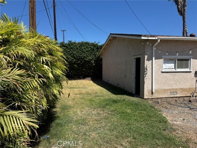 Building Photo - 1041 W Acacia Ave