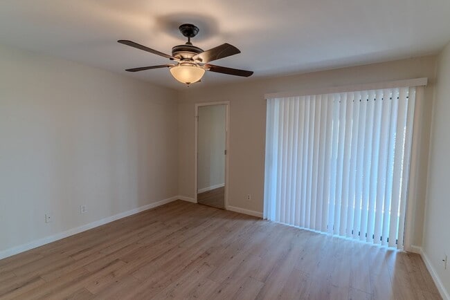 Building Photo - 2-bedroom condo is now available in Scotts...