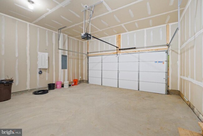 Building Photo - 148 Huntwell W Ave