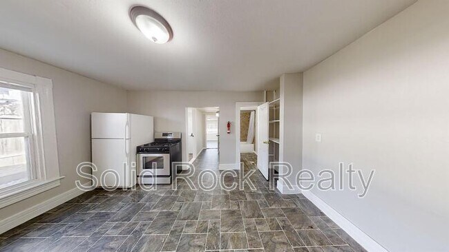 Building Photo - 219 N Institute St