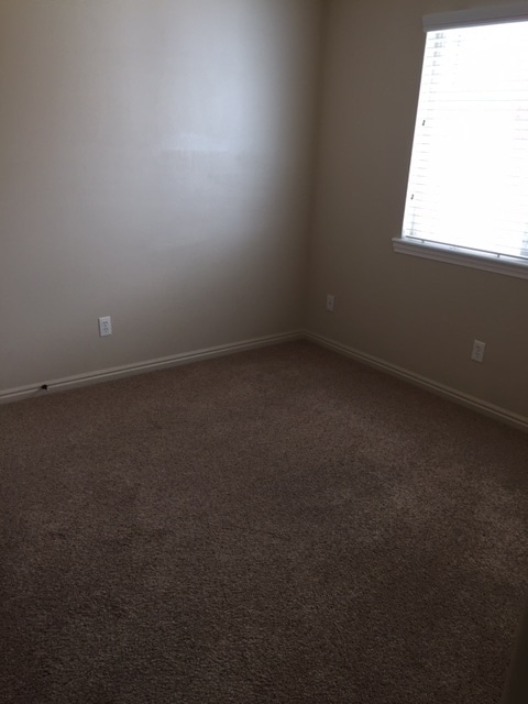 Building Photo - Move In Special For Eagle Mountain Condo!
