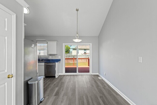 Building Photo - 6907 Colrain Cir