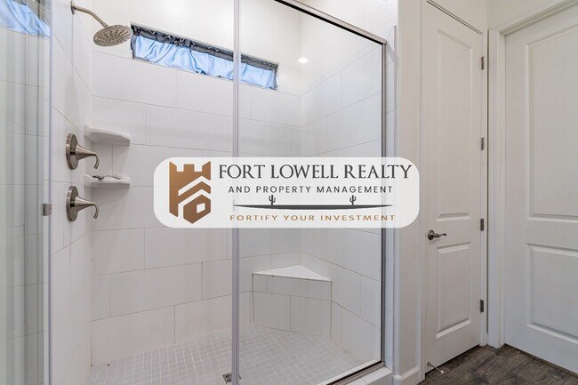 Building Photo - 3 Bedroom, 2 Bath Home near South Mountain!!