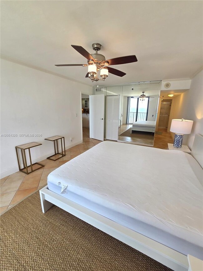 Building Photo - 2625 Collins Ave