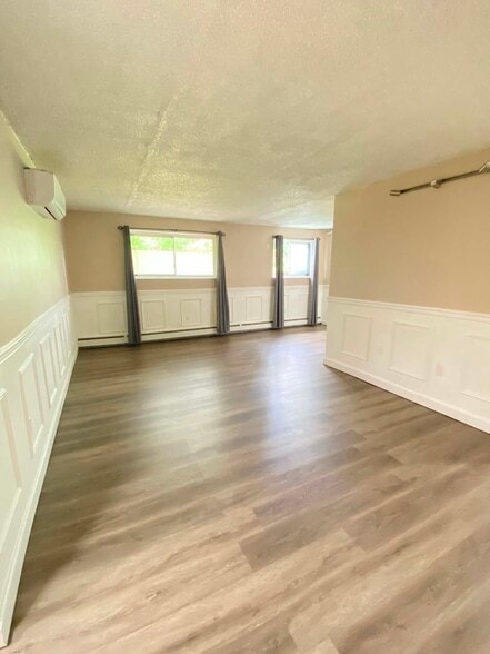 Over-sized Living Room - 110 Byberry Rd