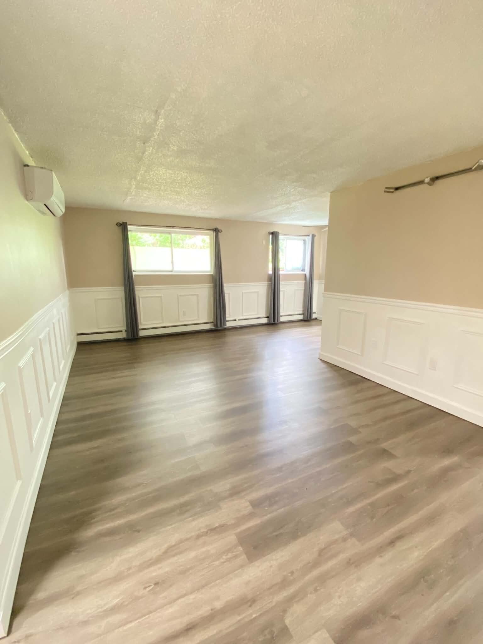 Over-sized Living Room - 110 Byberry Rd