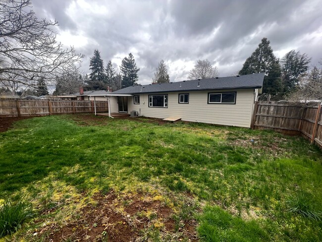 Building Photo - Fully Remodeled Three Bedroom Home in Sout...