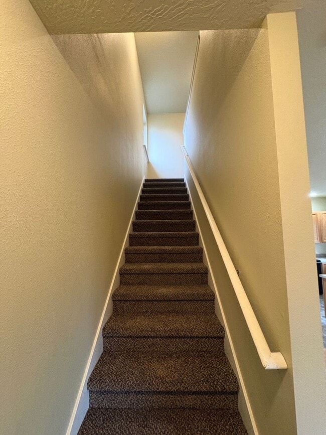 Building Photo - 3 Bedroom Duplex on Bailey Hill Rd