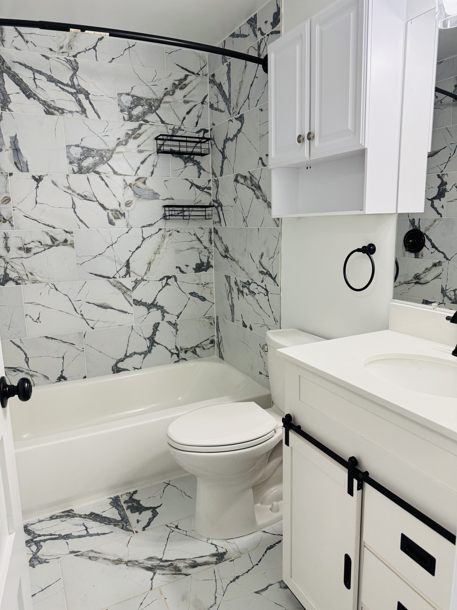 upper full bath - 12349 Boncrest Dr