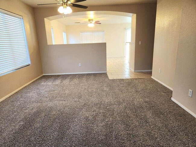 Building Photo - Rental Home Available in Surprise!