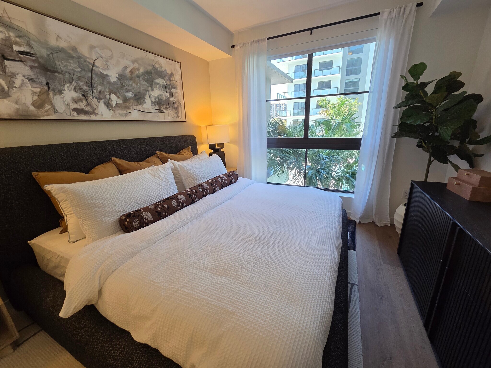 Building Photo - 1640 NE 125th St