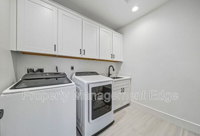 Building Photo - 32017 Radiant Dr