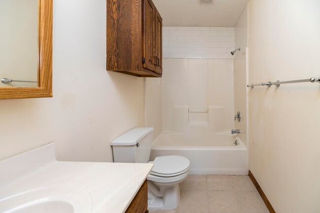 Building Photo - 13 Yorkshire Dr