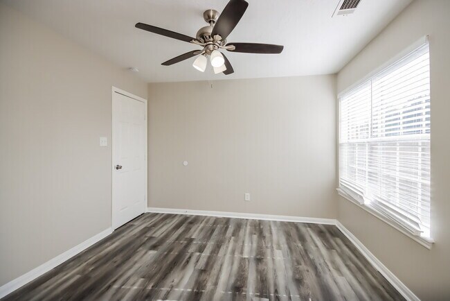 Building Photo - 6946 Gentle Breeze Dr