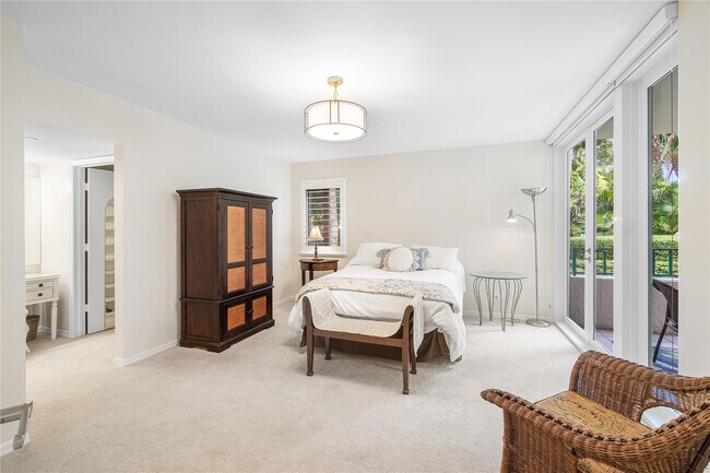 Building Photo - 100 SE 5th Ave