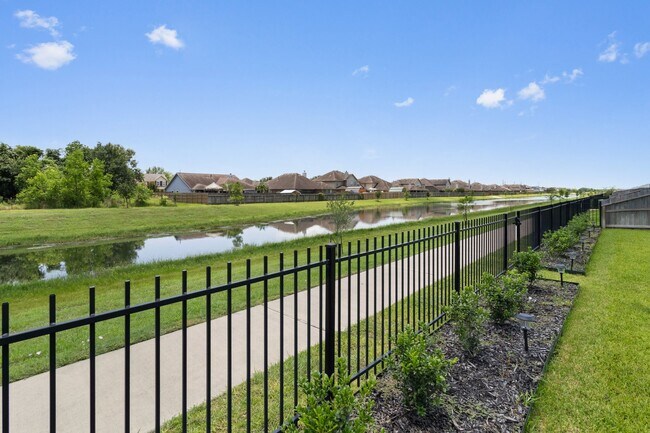 Building Photo - 12114 Champion's Frst Dr