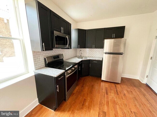 Building Photo - 311 S 60th St