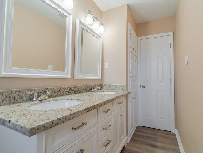 Building Photo - 510 Alison St