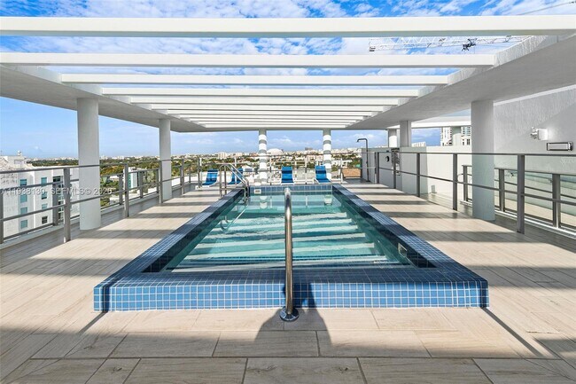 Building Photo - 1600 SW 1st Ave