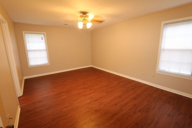 Building Photo - Southeast Memphis Family Beauty