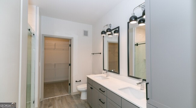 Building Photo - 2250 Oak Rd SW