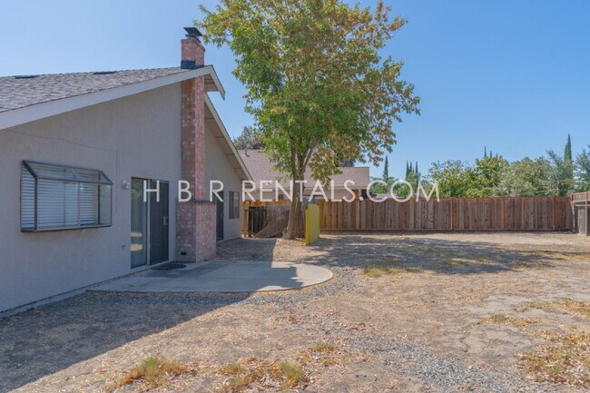 Building Photo - 435 Palm Cir