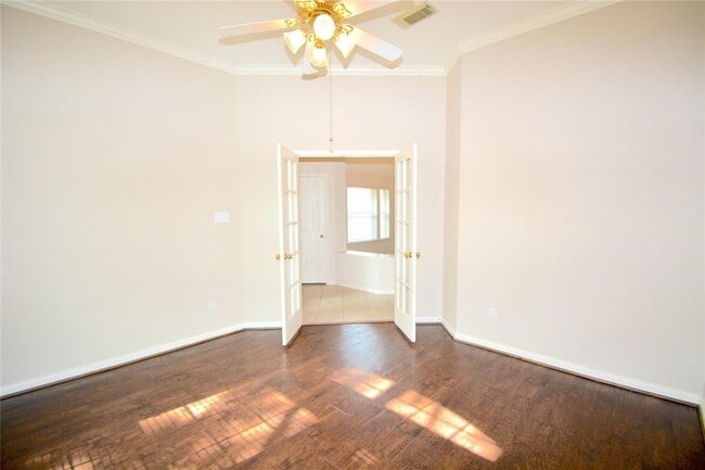 Building Photo - 5911 Mettler Ln