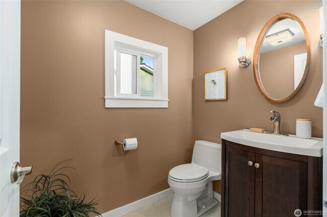 Building Photo - Classic Mid-Century Rambler with Modern Co...