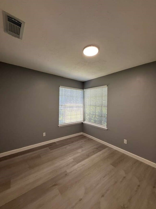 Building Photo - 1019 Western Springs Dr