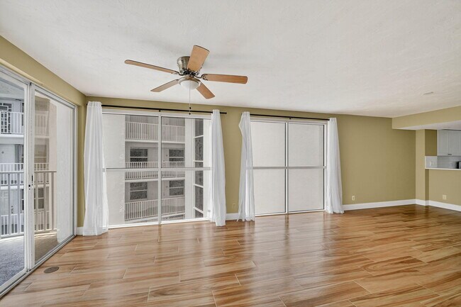 Building Photo - 3901 S Flagler Dr