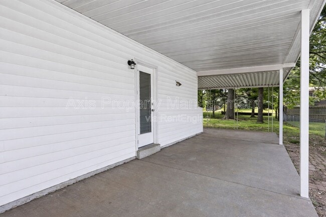 Building Photo - 906 Chula Dr