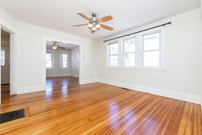 Building Photo - 359 Concord St