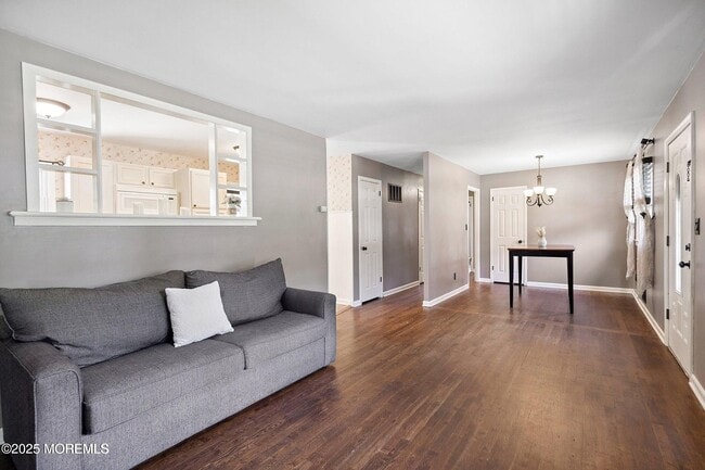 Building Photo - 6 Redwood Rd