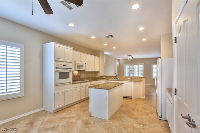 Building Photo - 2264 Laurel Heights Ln
