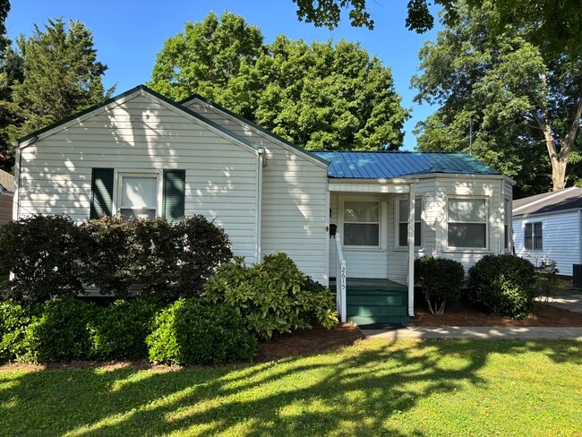 Front - 2615 Alabama St SW