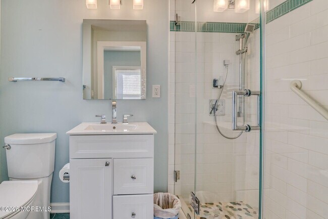 Building Photo - 26 Heck Ave