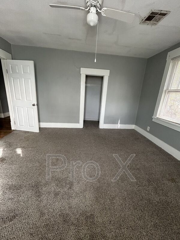 Building Photo - 112 Potlizer