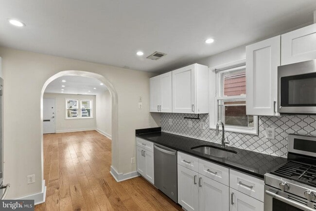 Building Photo - 1006 S Belnord Ave