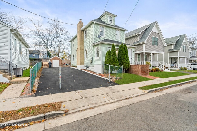 Building Photo - 11 Dewitt Ave