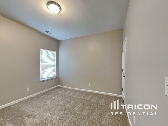 Building Photo - 6645 Oak Hill Pass