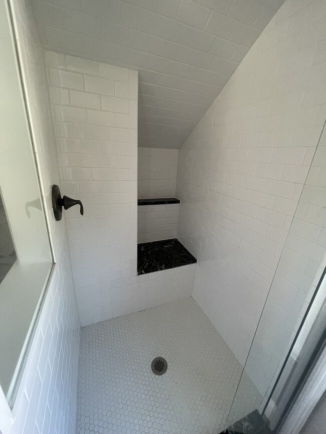 Building Photo - 434 Druid Hill Ave
