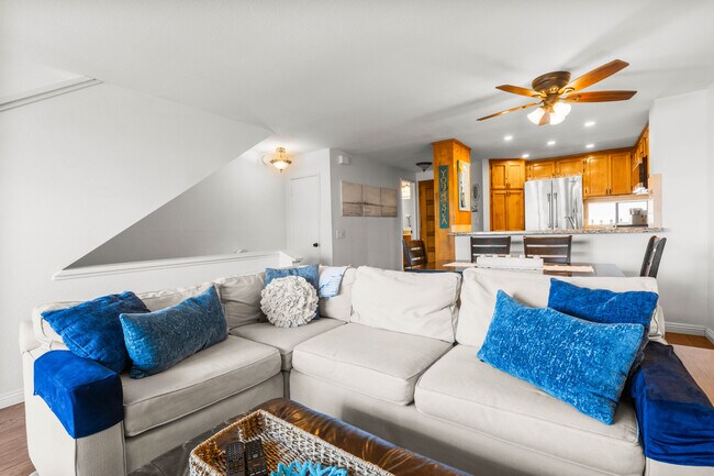 Building Photo - 727 Seacoast Dr