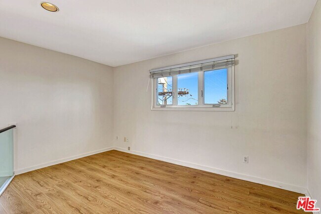 Building Photo - 811 21st St