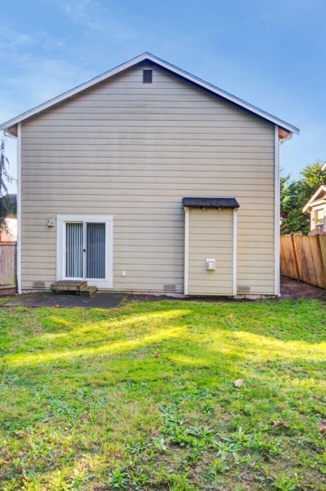 Building Photo - **$500 MOVE IN CREDIT if move in occurs pr...