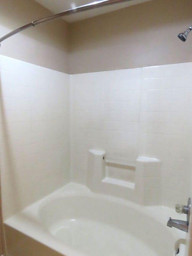 Building Photo - Charming 3 Bedroom, 2 Bath House in Flint-...