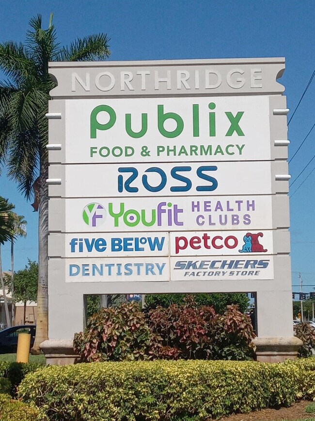 Building Photo - 850 E Commercial Blvd