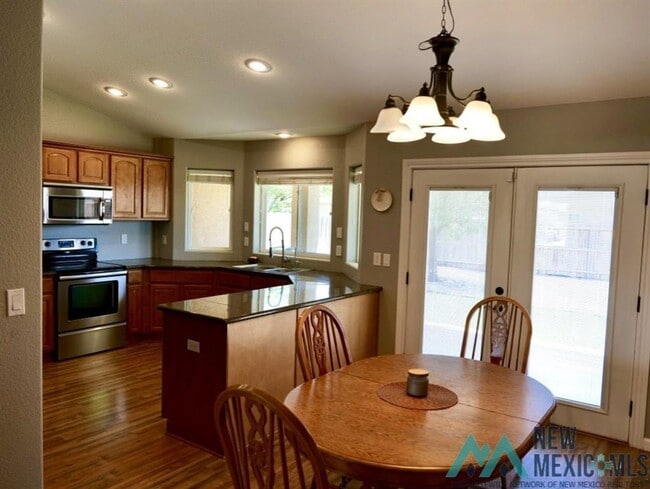 Building Photo - Stunning 3 Bed 2 Bath Home in Clovis, NM