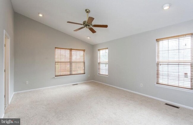 Building Photo - 105 Farrington Ct